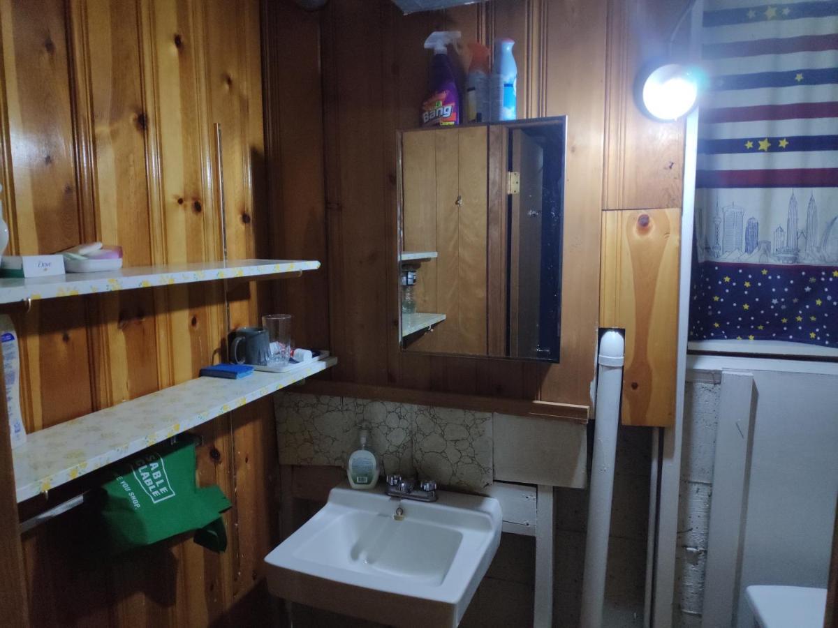 Burnaby East Home 外观 照片