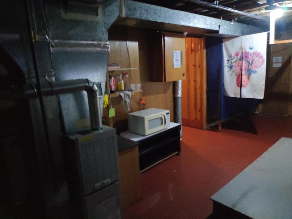 Burnaby East Home 外观 照片